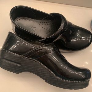 Size 8.5/9 Dansko shoes, great condition!